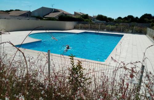 Vic-la-Gardiole House | Villa dans résidence jardin piscine parking près de la mer