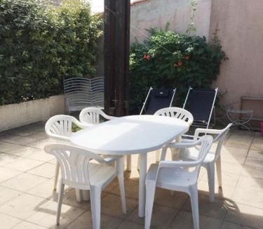 Vic-la-Gardiole House | Villa dans résidence jardin piscine parking près de la mer