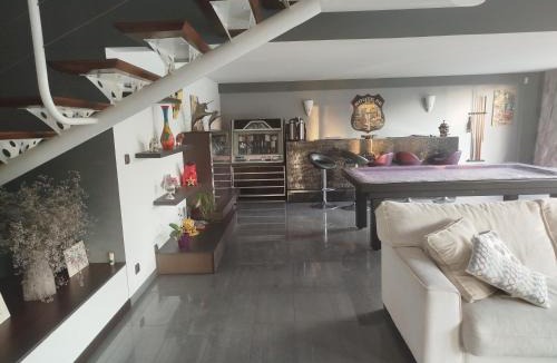 Saint-Nazaire-de-Pezan Villa | Villa de 360 m2 avec piscine et jacuzzi