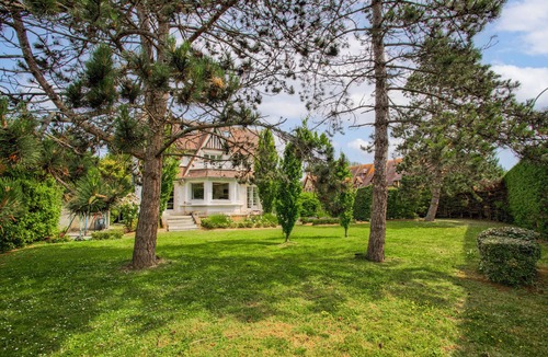 Benerville-sur-Mer House | Villa de charme à Benerville - 5 Suites, Garden 1800m² & Beach on foot