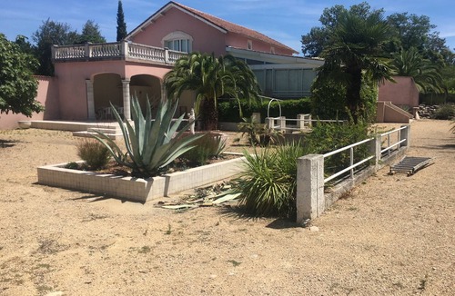 Saint-Martin-d'Ardeche House | Villa de Style Romain Avec Terrasses et Grand Parc. Plage à Proximité