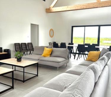 Pierric Villa | Villa de Groupe avec Piscine, Jacuzzi et Vue Nature