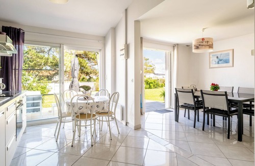 Bretignolles-sur-Mer Villa | Villa 'De La Mer - Bretignolles' with Private Terrace and Wi-Fi