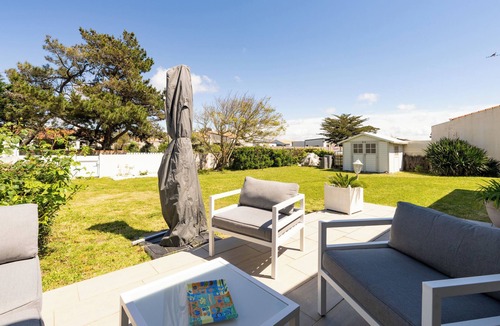 Bretignolles-sur-Mer Villa | Villa 'De La Mer - Bretignolles' with Private Terrace and Wi-Fi