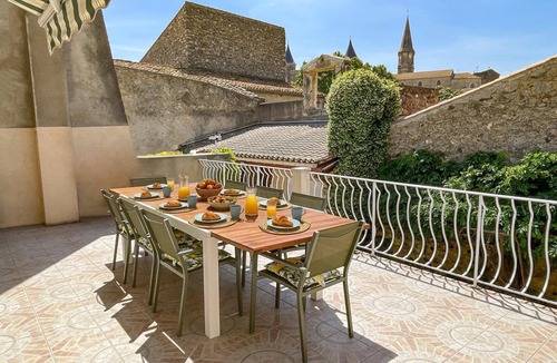 Pouzolles Villa | Villa De La Cloche by Villa Plus