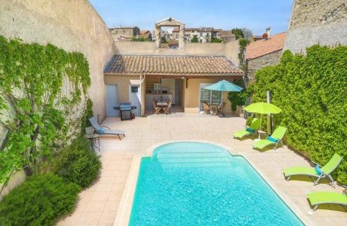 Pouzolles Villa | Villa De La Cloche by Villa Plus