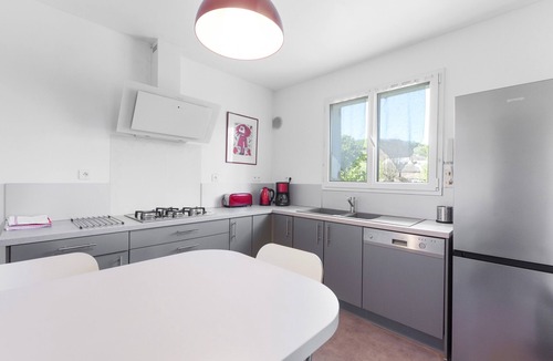 Lagarde House | Villa 'De La Douloustre' with Mountain View, Wi-Fi and Air Conditioning