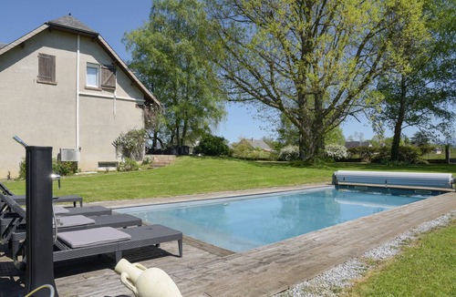 Lagarde House | Villa 'De La Douloustre' with Mountain View, Wi-Fi and Air Conditioning
