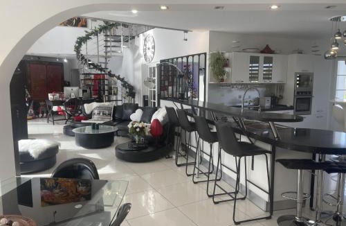 Lapeyrouse-Fossat Villa | Villa de la Jonquiere, piscine