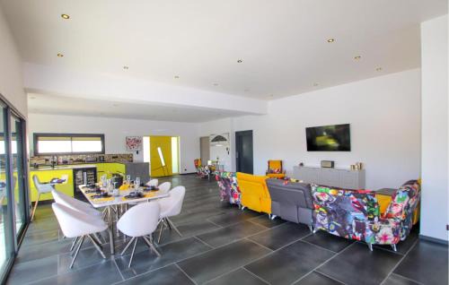 Montboucher-sur-Jabron House | Villa De Standing