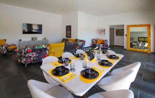 Montboucher-sur-Jabron House | Villa De Standing