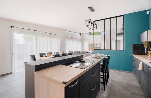 Bruz Villa | Villa 'De Standing' with Private Pool, Wi-Fi and Air Conditioning