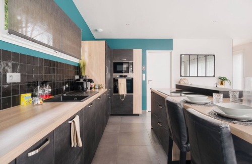 Bruz Villa | Villa 'De Standing' with Private Pool, Wi-Fi and Air Conditioning