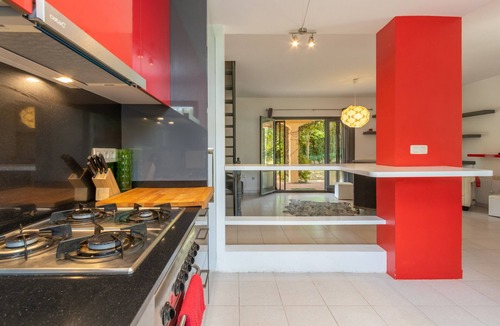Santa Cristina de Aro Villa | Villa 'Del Sol' with Mountain View, Wi-Fi and Air Conditioning
