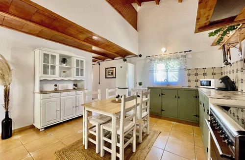 Sant Jaume d'Enveja Ski Chalet | "Villa Delta" 10000m, swimming pool, barbecue and lagoon