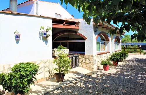 Sant Jaume d'Enveja Ski Chalet | "Villa Delta" 10000m, swimming pool, barbecue and lagoon