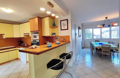 Ouistreham Villa | VILLA DES ARTS, Beautiful seaside vacation home with private pool