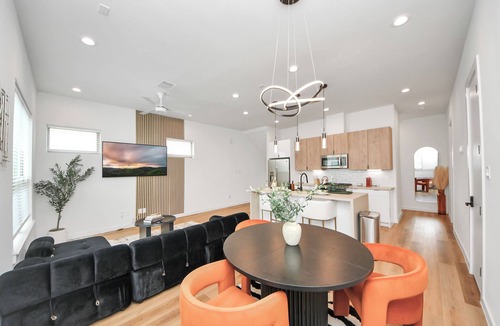 OST - South Union House | Villa des Rêves -Modern Luxury Townhome- Medical Center, Downtown HTX, NRG-