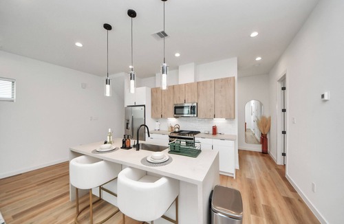 OST - South Union House | Villa des Rêves -Modern Luxury Townhome- Medical Center, Downtown HTX, NRG-