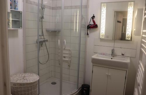 Varaville Apartment | Villa des sables avec 1 studio pour 2 personnes pouvant être complété par une chambre avec sa salle de bain et WC si 4 personnes