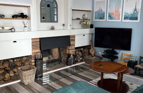 Villeneuve-les-Avignon Apartment | VILLA DIVIDED INTO 2 APARTMENTS