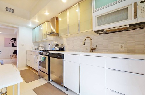 West Avenue House | Villa Diamond in South Beach