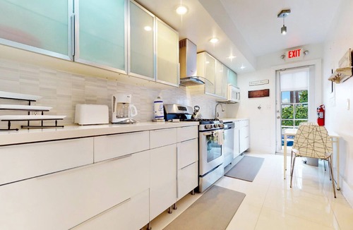 West Avenue House | Villa Diamond in South Beach
