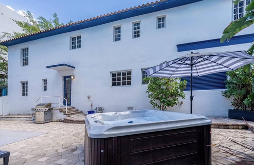 West Avenue House | Villa Diamond in South Beach