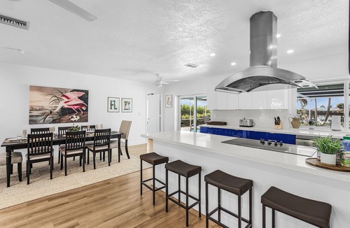 Eight Lakes Villa | Villa Dolphin – Waterfront at 8-Lakes Area