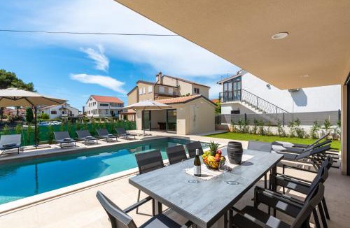 Rovinj Villa | Villa Domenica Medelina 5. City center, pool, jacuzzi, sauna