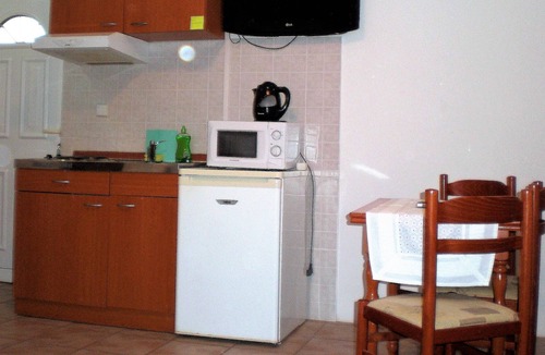Stikovica Apartment | Villa Doris - 1 bedroom APARTMENT for 4 adults with shared sea view terrace