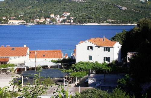 Stikovica Apartment | Villa Doris - 1 bedroom APARTMENT for 4 adults with shared sea view terrace