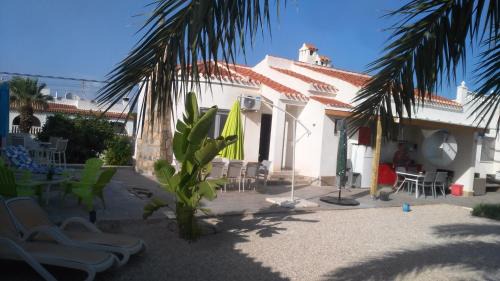 La Siesta Villa | VILLA DOS-LAGOS