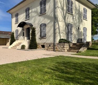 Paroisse Saint-Vincent-de-Paul Bed & Breakfast | Villa du Parc de Scey