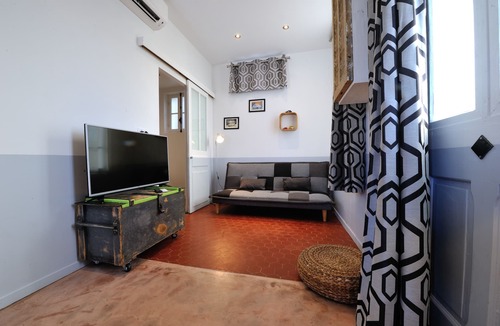 Riou - Petit Juas - Av de Grasse Bed & Breakfast | Villa du roc fleuri