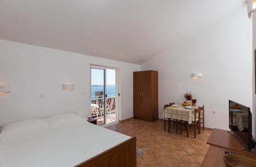 Plat Apartment | Villa Dubravka - Premium Studio Apartment with Balcony and Sea View Apartman 2