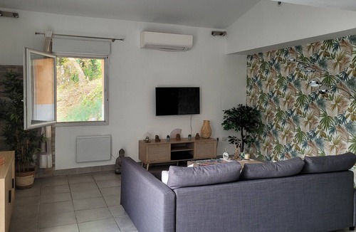 Neoules House | Villa Duplex Avec Piscine Partagée