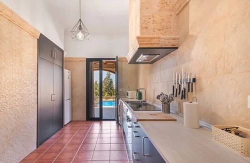 Cantillana Ski Chalet | Villa Durán Esteban. Relax and unwind in this quiet and elegant villa.