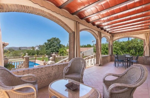 Cantillana Ski Chalet | Villa Durán Esteban. Relax and unwind in this quiet and elegant villa.