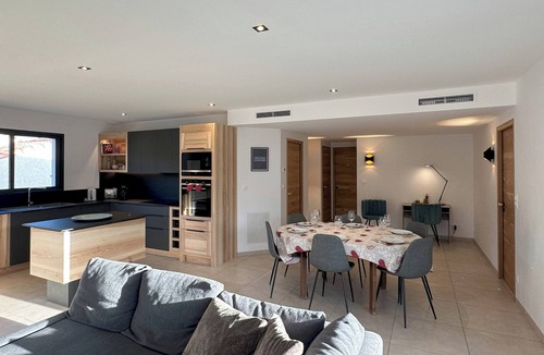 Salavas Villa | Villa Dyane, air-conditioned house with terrace and swimming pool.