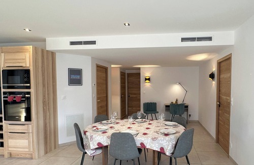 Salavas Villa | Villa Dyane, air-conditioned house with terrace and swimming pool.