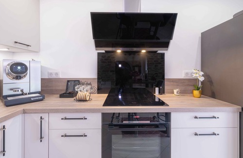 Ver-sur-Launette Villa | Villa EAU LOIN with private spa and games room