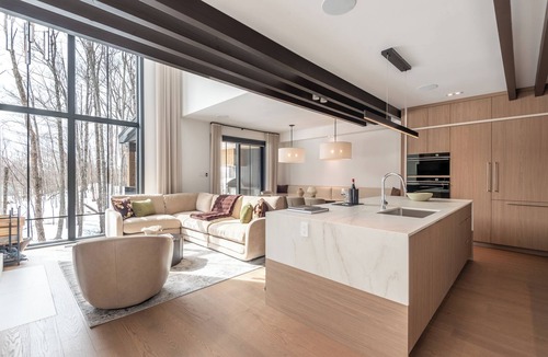 Versant Soleil House | Villa Eclipse Solaire | Hot tub & Sauna | Walk to Ski-in Ski-out | Tremblant Living