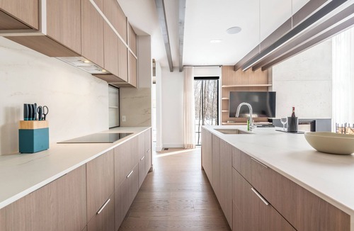 Versant Soleil House | Villa Eclipse Solaire | Hot tub & Sauna | Walk to Ski-in Ski-out | Tremblant Living