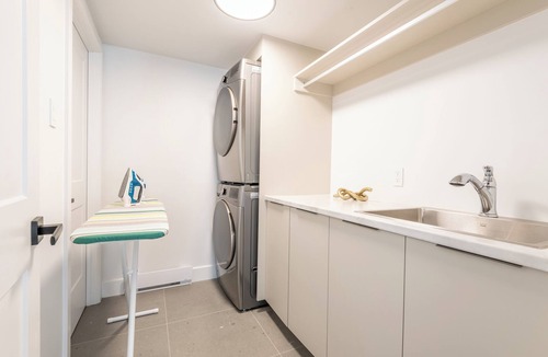 Versant Soleil House | Villa Eclipse Solaire | Hot tub & Sauna | Walk to Ski-in Ski-out | Tremblant Living