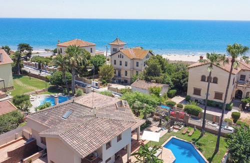 Vilanova I la Geltru Villa | Villa El Faro by Hello Homes Sitges