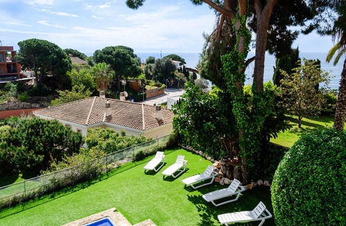 Lloret de Mar Villa | Villa "El Riu del Cel" with Private Garden, Private Pool, and Wi-Fi