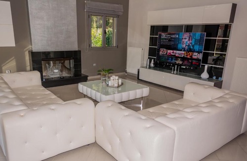 Kavos Villa | Villa Elegio by CorfuEscapes