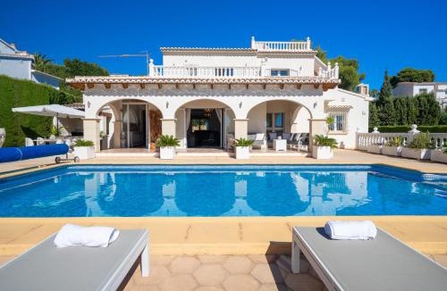Pinar del Advocat Villa | Villa Eliana by HMR Holidays