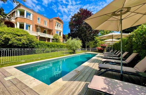 Aubenas Hotel | Villa Elisa M